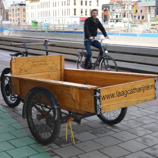 Cargo bike in front of Laag Catharijne - a wide range of second-hand by the Central Station