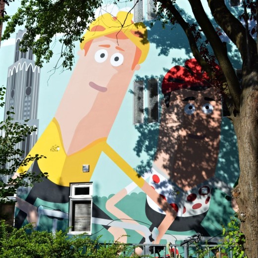 The Project “Painting the Town” where to an existing art route in Utrecht, three new murals were added with the theme “Grand Départ”. This one is located in Mulderstraat.